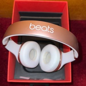 Solo 3 Wireless 2017 Rose Gold Beats with box